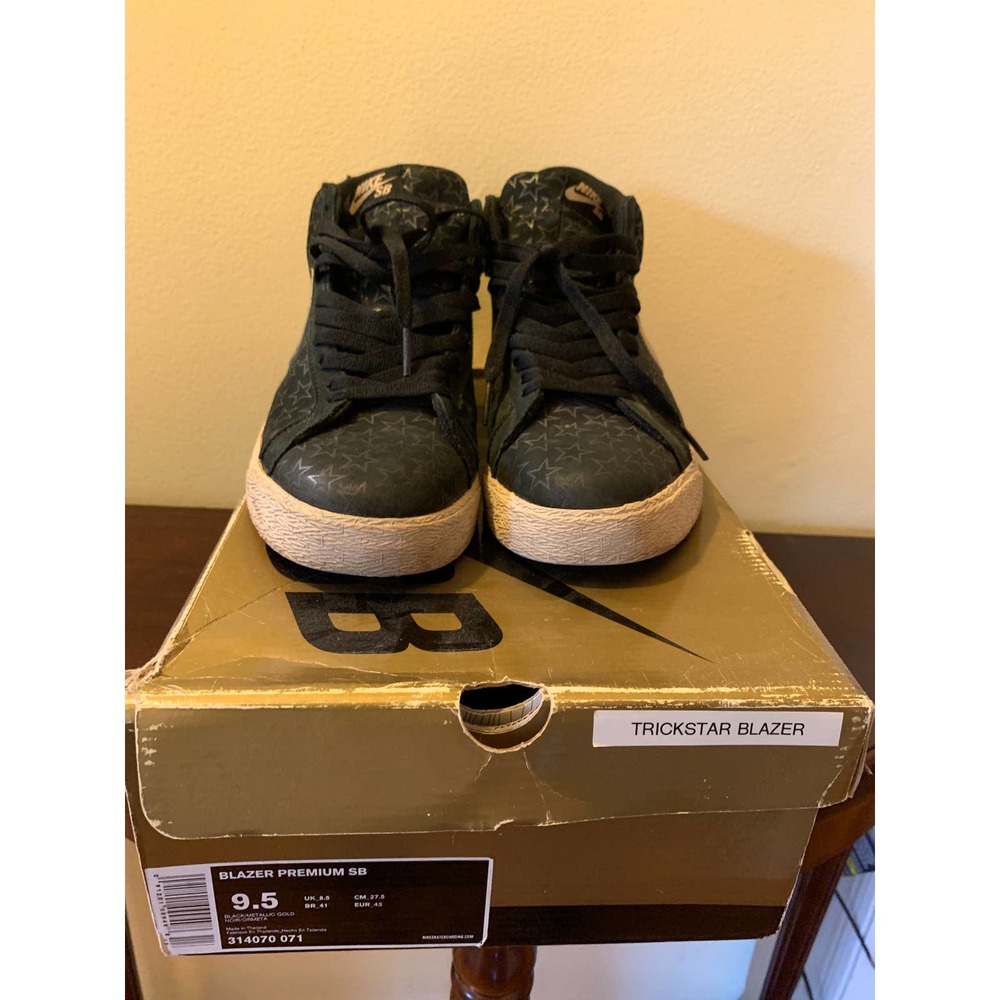 Nike Blazer with Stars Size 9.5